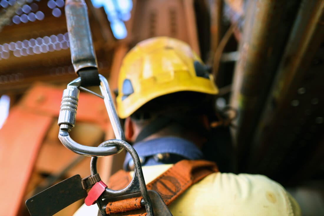 Construction_Worker_Wearing_a_Safety_Harness